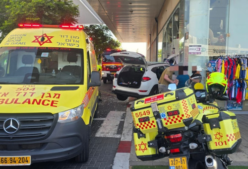 תאונת הדרכים הקשה בחדרה  (צילום: דוברות מד"א)