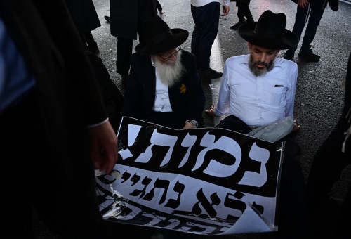 הפגנות חרדים בכביש 4 (צילום: אבשלום ששוני)