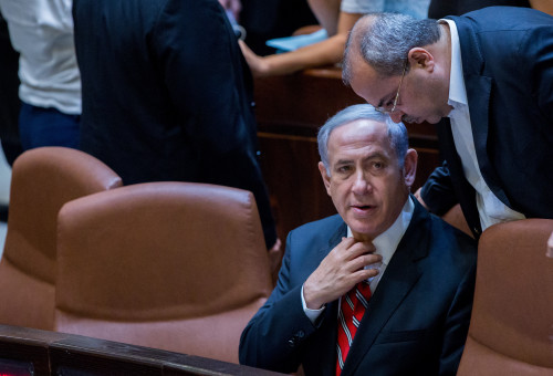 אחמד טיבי ובנימין נתניהו ב-2015 (צילום: יונתן זינדל פלאש 90)