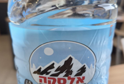 מים מינרליים של המותג "אלסקה" (צילום: משרד הבריאות)
