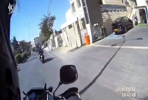 מרדף אחרי צעיר שנהג בלי רישיון (צילום: דוברות המשטרה)