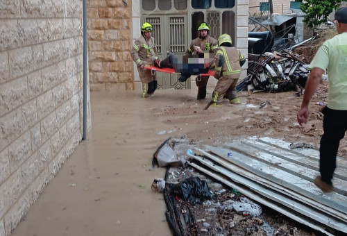 פעולות חילוץ בעקבות הצפות בירושלים (צילום: דוברות כיבוי והצלה)