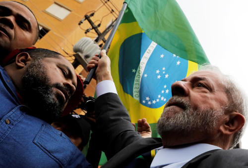 נשיא ברזיל לולה דגל (צילום: REUTERS/Nacho Doce TPX IMAGES OF THE DAYy)