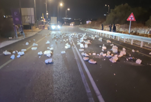אבנים על הכביש (צילום: שימוש לפי סעיף 27א')