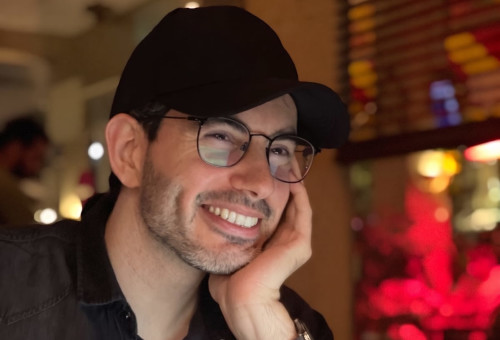תומר נוימן, הסופר "תה" (צילום: ברנדיט סושיאל)