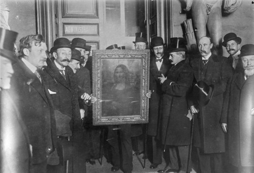 המונה ליזה חוזרת למוזיאון הלובר בפריז, 1914 (צילום: Topical Press Agency/Hulton Archive/Getty Image)