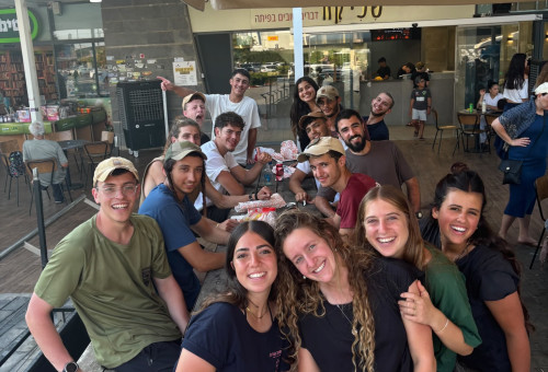 עמותת ''משפחה אחת'' במסע אתגרי בנקיק השחור (צילום: עמותת "משפחה אחת")
