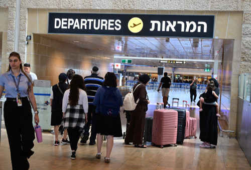 ישראלים בנתב"ג (צילום: אבשלום ששוני)