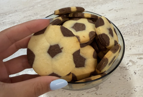 עוגיות חמאה בצורת כדורגל (צילום: ליאל עזור)