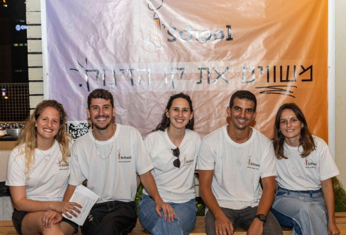 מדריכים בעמותת Ischool (צילום: באדיבות עמותת Ischool)