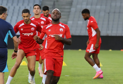 ג'בון איסט באימון הפועל באר שבע (צילום: אודי ציטיאט)