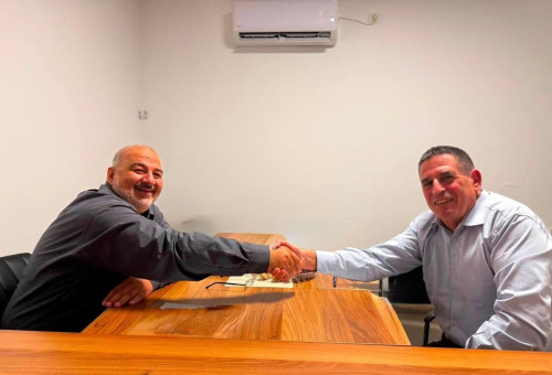 יואב סגלוביץ' ומנסור עבאס (צילום: דוברות רע"מ)