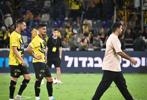 עומר אצילי, אלמוג כהן, רועי אלימלך (צילום: ברני ארדוב)