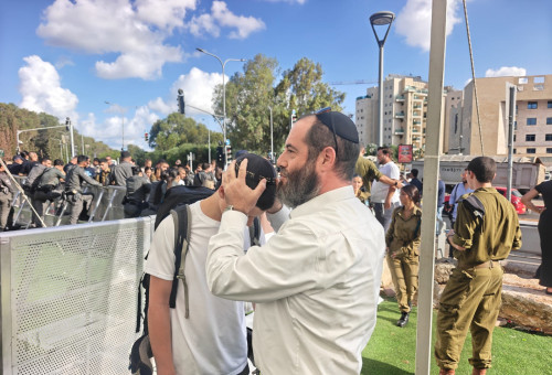 גל גיוס חרדי בתל השומר (צילום: ללא קרדיט)