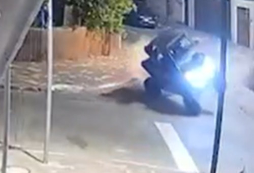 הטרקטורון בשומרון, התהפף בעקבות פיצוץ רימון רסס (צילום: מצלמת אבטחה)