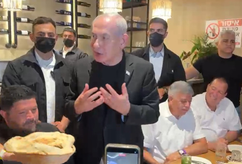ראש הממשלה בנימין נתניהו במסעדה באופקים (צילום: שימוש לפי סעיף 27א')
