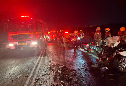 זירת תאונת הדרכים הקשה בכביש 675  (צילום: תיעוד מבצעי מד"א)