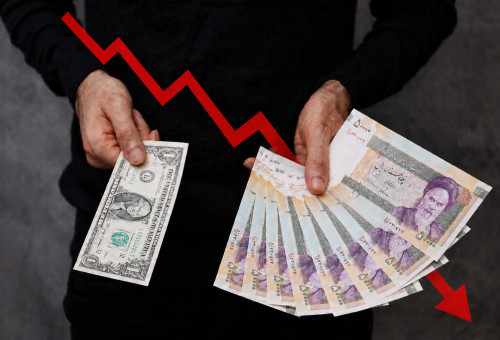ריאל איראני מול דולר (צילום: Majid Asgaripour/WANA (West Asia News Agency) via REUTERS)