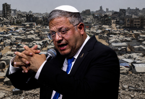 איתמר בן גביר על רקע אוהלים והריסות בעזה (צילום: gettyimages)