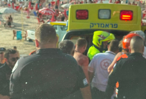 פעוטה כבת שנתיים וחצי טבעה בחוף הסלע בבת ים (צילום: תיעוד מבצעי מד"א)