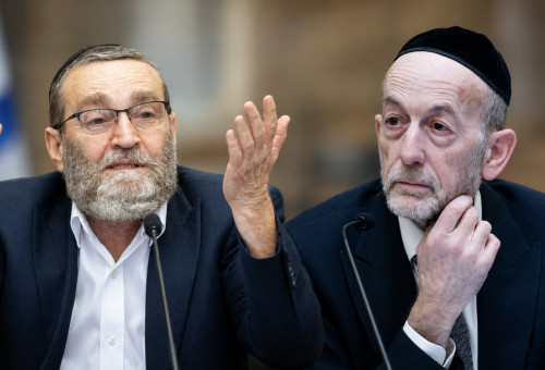 אורי מקלב ומשה גפני (צילום: יונתן זינדל, פלאש 90,חיים גולדברג, פלאש 90,נוצר באמצעות AI)