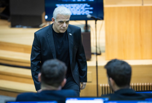 יאיר לפיד במליאת הכנסת (צילום: יונתן זינדל פלאש 90)