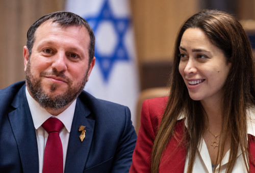 מאי גולן ועמיחי אליהו (צילום: יונתן סינדל, פלאש 90, אריק מרמור פלאש 90,בינה מלאכותית)