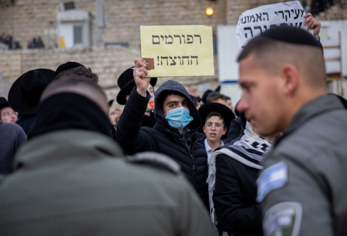 מחאה נגד רפורמים בכותל (צילום: יונתן סינדל, פלאש 90)