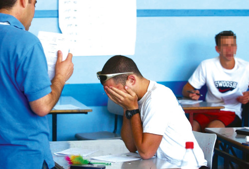 תלמיד במבחן (צילום: רויטרס)