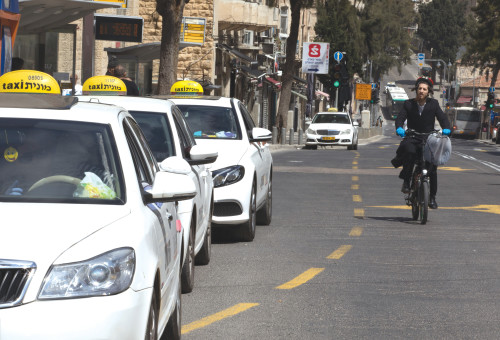 מוניות (צילום: נתי שוחט פלאש 90)