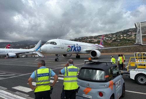 מטוס ארקיע בשדה התעופה הבינלאומי של מדרייה (צילום: דוברות ארקיע)