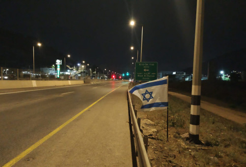 מבצע תליית 1000 דגלים ליד מג'ד אלכרום ובכבישי הגליל (צילום: דוברות הציונות הדתית )