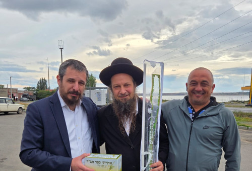 ביקור יונתן קרלינסקי, שגויס לצבא אוקראינה (צילום: הרב שניאור ויגלר)