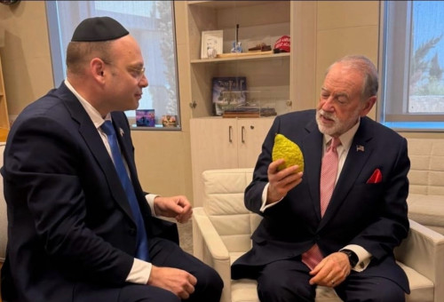  מייק האקבי קיבל אתרוג ענק  (צילום: חיים גולדברג)