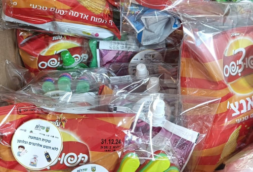 שקיות ממתקים (צילום: דוברות עיריית שדרות)