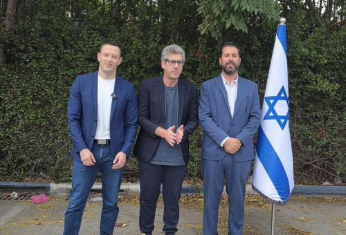 יוצרי הסרט מימין לשמאל: סא"ל רועי דנינו, חגי גוטמן, אריאל אברבוך (צילום: שירן פרץ יח״צ)