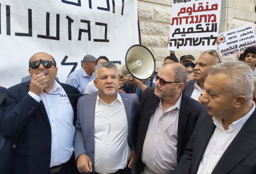 עופר כסיף, יוסף ג'בארין וסאמי אבו שחאדה מחוץ לדיון בבג"ץ (צילום: ללא קרדיט)