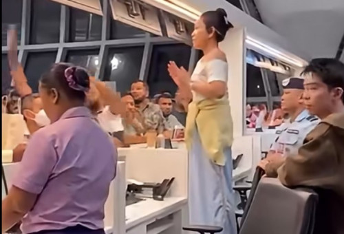 נוסעת עושה סדר בשדה התעופה בתאילנד (צילום: רשתות שימוש לפי סעיף 27)