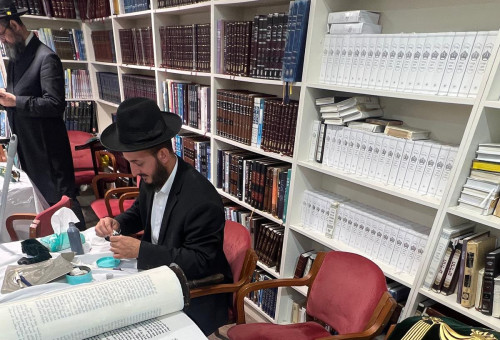 הכנסת ספר תורה למוצב פגה (צילום: ללא)