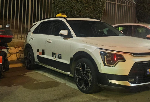 נהג מונית נתפס תחת השפעת סמים (צילום: דוברות המשטרה)