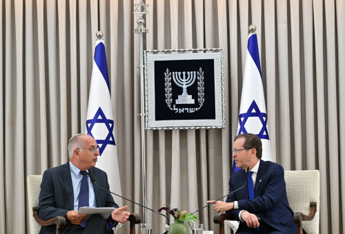 הנשיא הרצוג והשופט נעם סולברג (צילום: דוברות בית הנשיא)