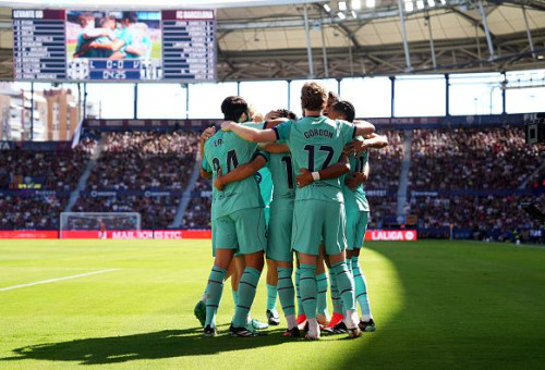 שחקני ברצלונה חוגגים (צילום: Getty images)