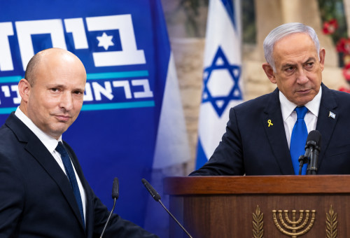 נפתלי בנט וביבי נתניהו (צילום: REUTERS,בינה מלאכותית,אוליבר פיטוסי, פלאש 90)