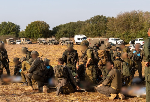 צה"ל מפנה פצועים מזירת הפיצוץ ברכס רמים (צילום: דובר צהל)