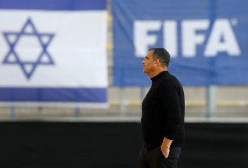 מנחם קורצקי מאמן נבחרת כדורגל הנשים של ישראל (צילום: רויטרס)