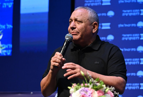 גדי איזנקוט  (צילום: אבשלום ששוני)