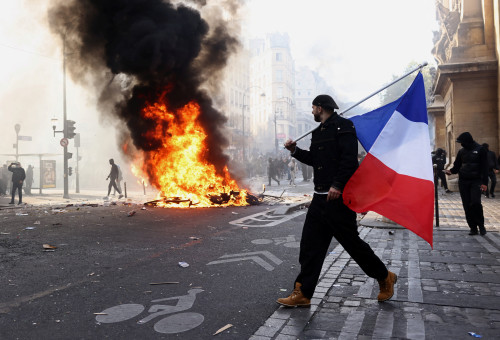 מהומות בצרפת (צילום: REUTERS/Jack Taylor)