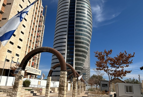 מגדל "הטיל" בחיפה שנפגע מהדף טיל איראני ב"עם כלביא" חוזר לתפקוד (צילום: יחצ)