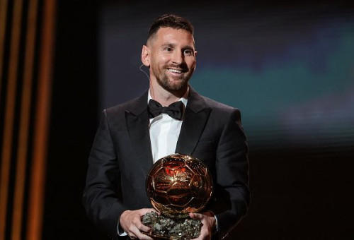 מסי עם כדור הזהב 2023 (צילום: GettyImages)