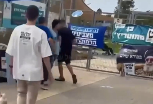 אירוע אלימות מחוץ לקלפי בחולון (צילום: צילום מסך רשתות חברתיות לפי חוק 27א לזכויות יוצרים)